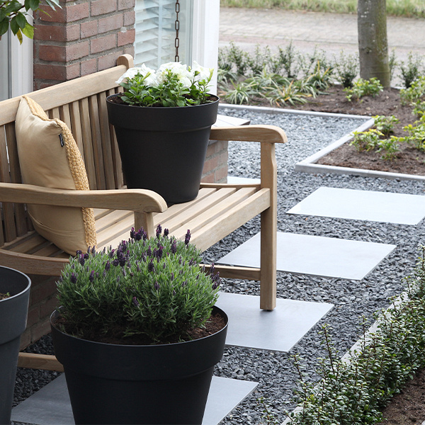 <p>Siergrind&nbsp;geeft uw tuin een prachtige uitstraling. Verkrijgbaar in mooie kleuren, zoals zwart, antraciet en wit. Wij leveren al meer dan 25 jaar hoogwaardige sierbestrating. Ook geschikt voor uw terras of oprit! Bekijk ons ruim assortiment siergrind.</p>
