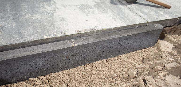 Tuintegels leggen: dit zijn de stappen