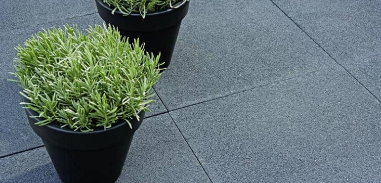 Betontegels reinigen: tips en valkuilen