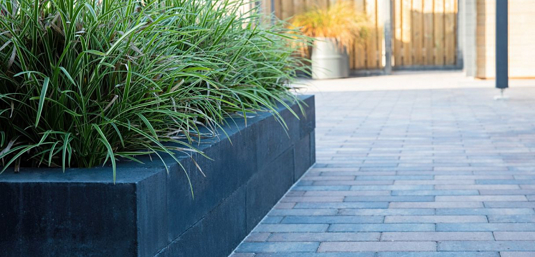 Een stapelblokken bloembak maken: zo doet u dat