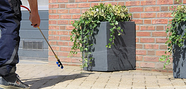 Betontegels impregneren